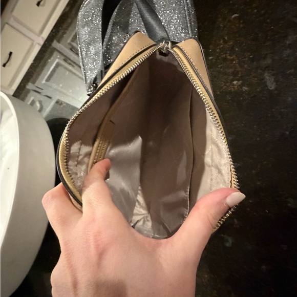 Michael Kors Jet Set Travel Large East/West Saffiano Leather-Camel - Picture 4 of 4